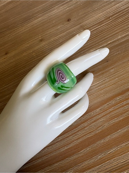 Jewelry - Green Glass Swirl Statement Ring - Size 8